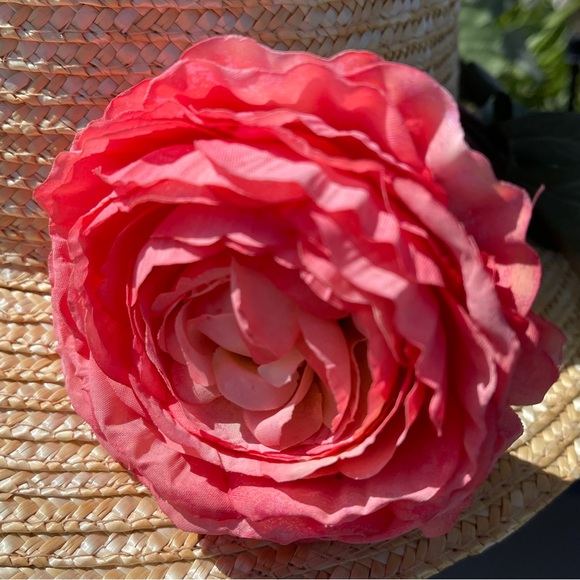 ?Size M/L Limited Edition Designer Straw Sun Hat with Artificial Flowers – Only main image 8